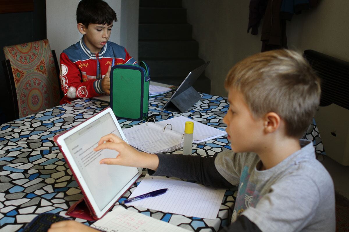 “En la Argentina, volver con absoluta normalidad a las clases en todos los niveles implicaría movilizar a casi 15 millones de personas por día. Obviamente, esto abriría una  posibilidad de contagio muy alto”, señaló Trotta.