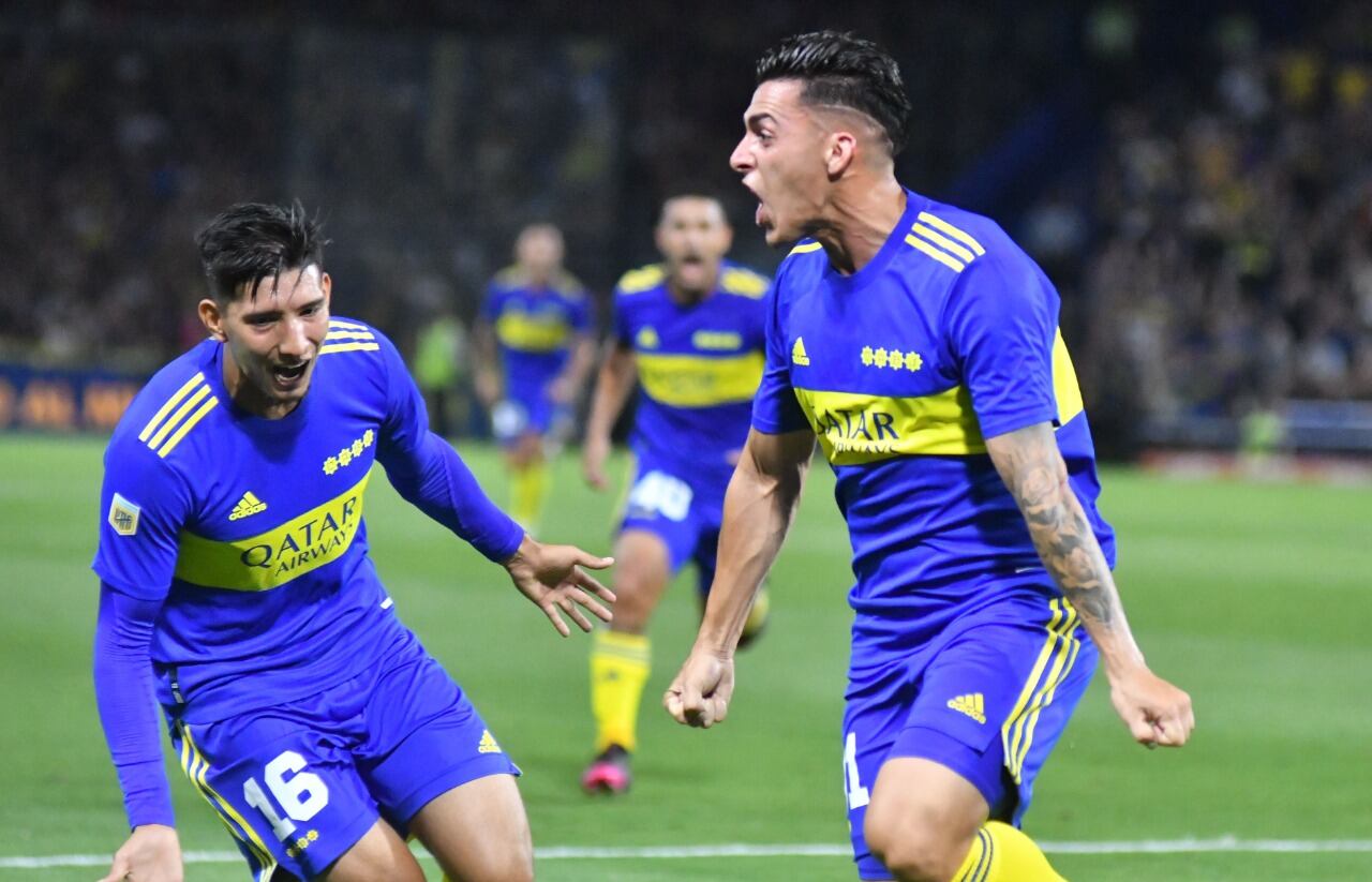 Pavón sale a festejar con sus compañeros