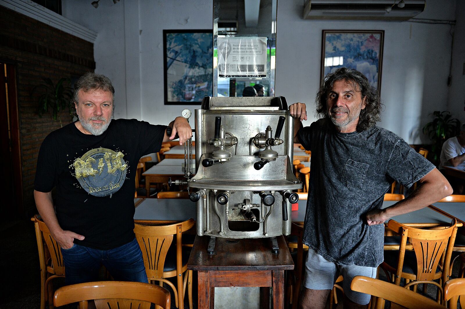 Alejandro Szwarcman y Carlos Damiano se conocieron militando en la Federación Juvenil Comunista, en la década del '80.