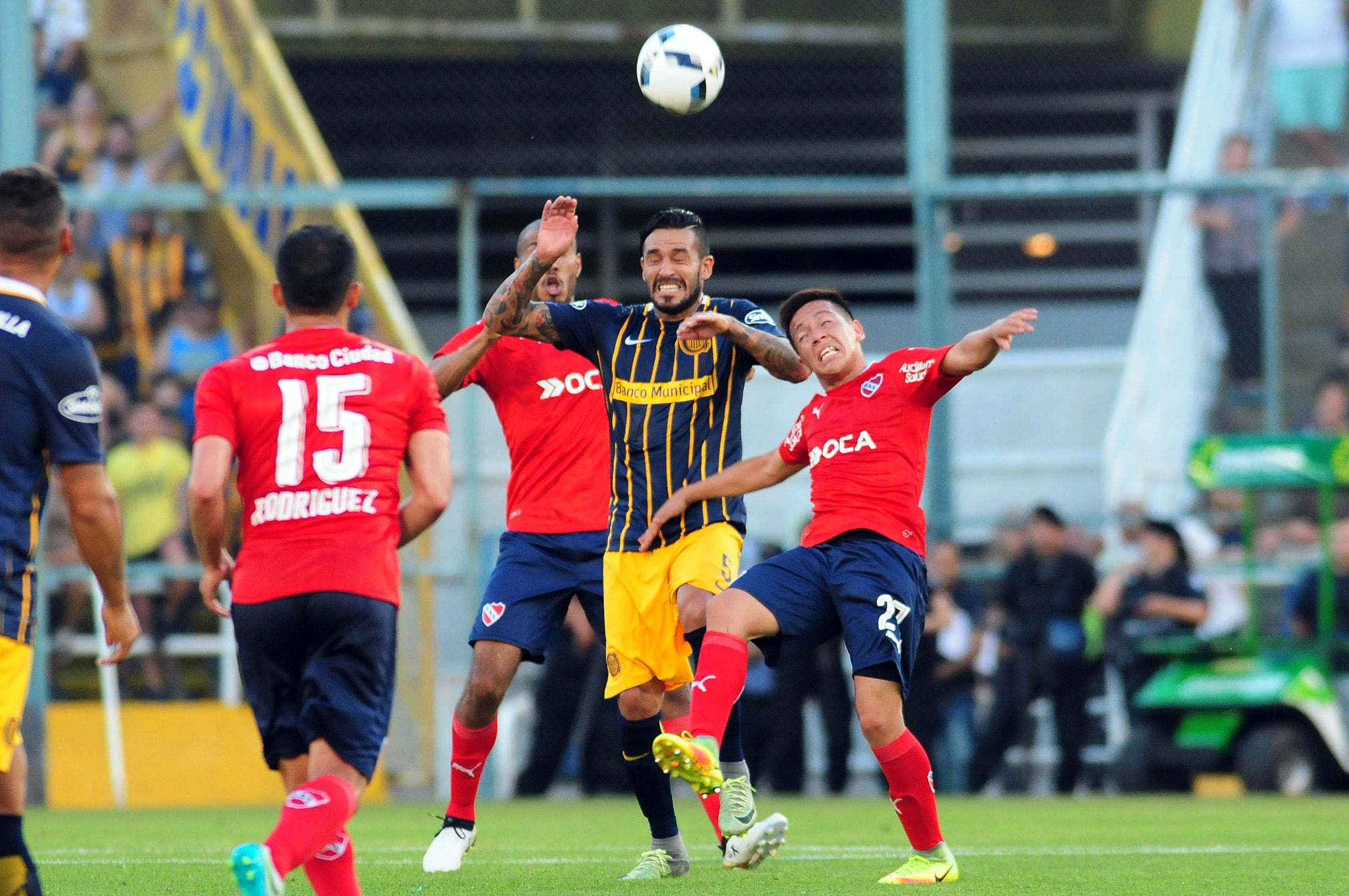 La circulación de pelota que propuso el Rojo neutralizó a un Central errático.