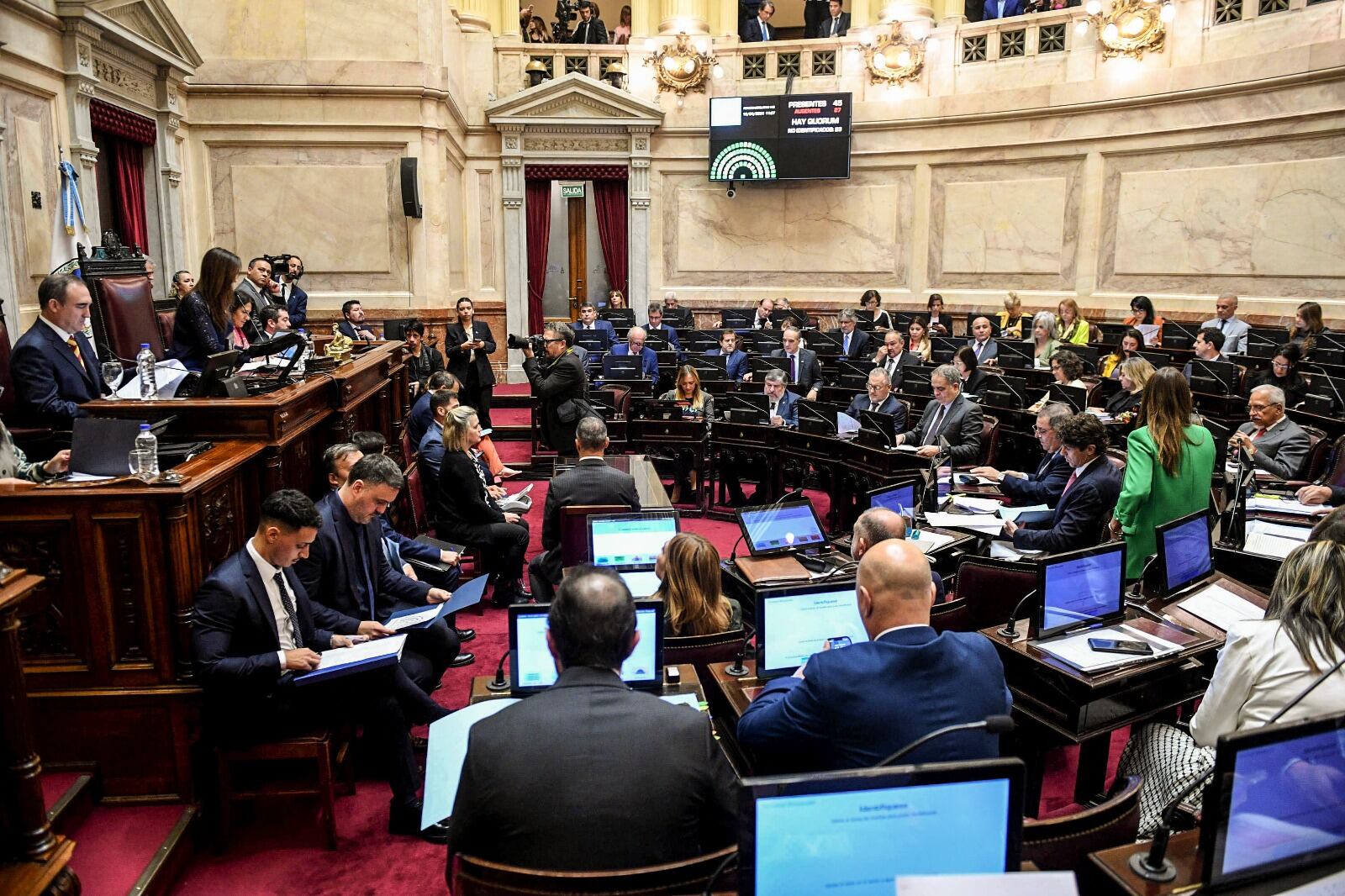 La resolución de la nueva dieta fue votada a mano alzada y sin debate.