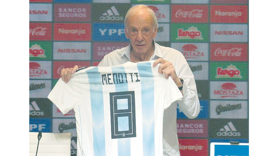 “El técnico es el máximo responsable. Estoy para acompañar y ayudar”, dijo Menotti.