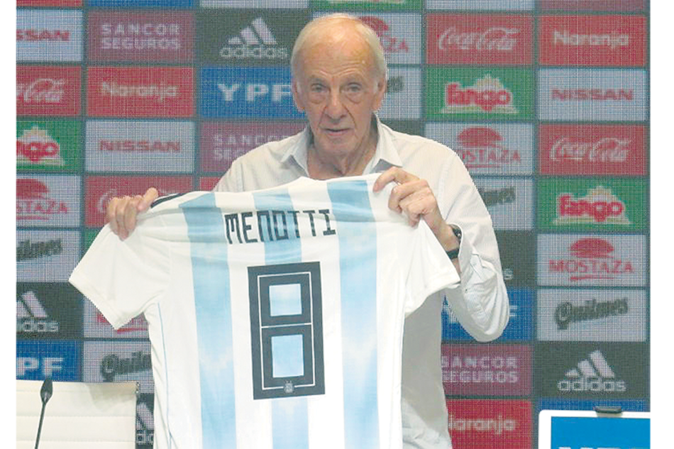 “El técnico es el máximo responsable. Estoy para acompañar y ayudar”, dijo Menotti.