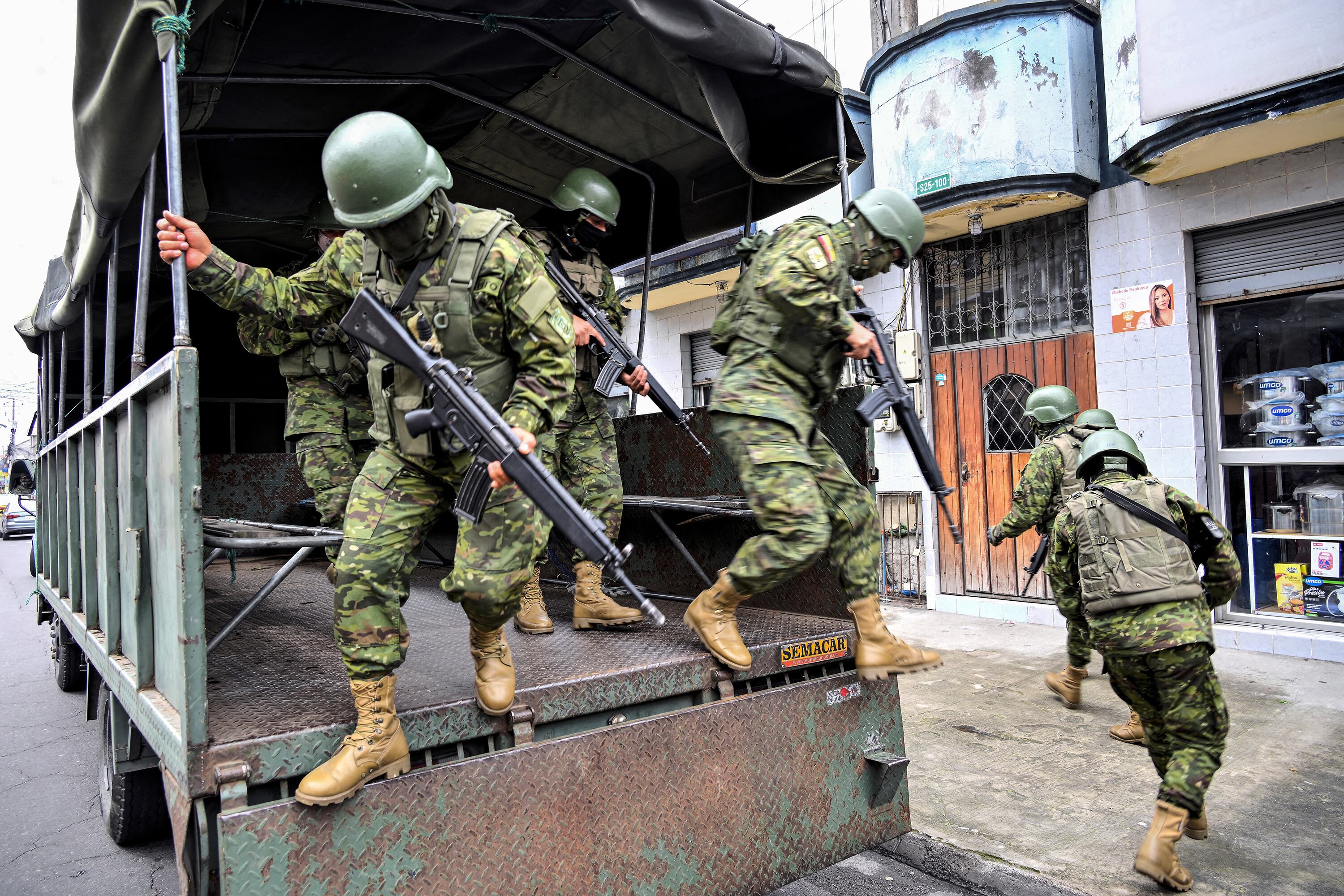 Ecuador militarizado ante las mafias.