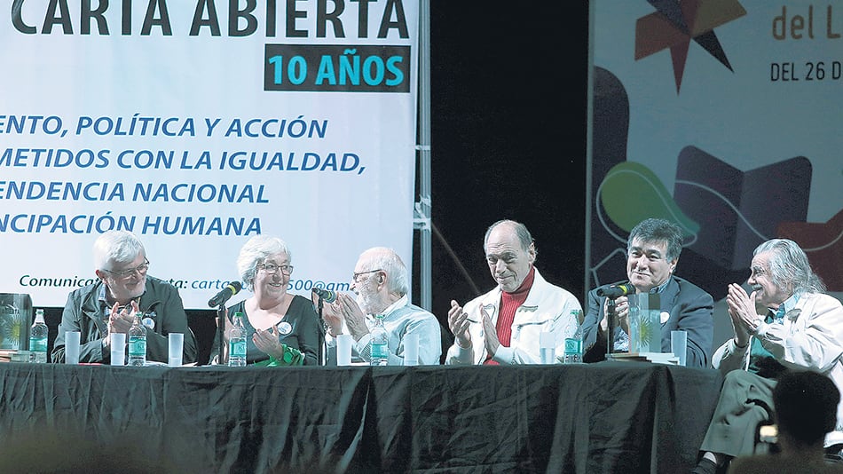 Hoffmann, Garrigós, Jitrik, Zaffaroni, Zannini y González participaron de la presentación.
