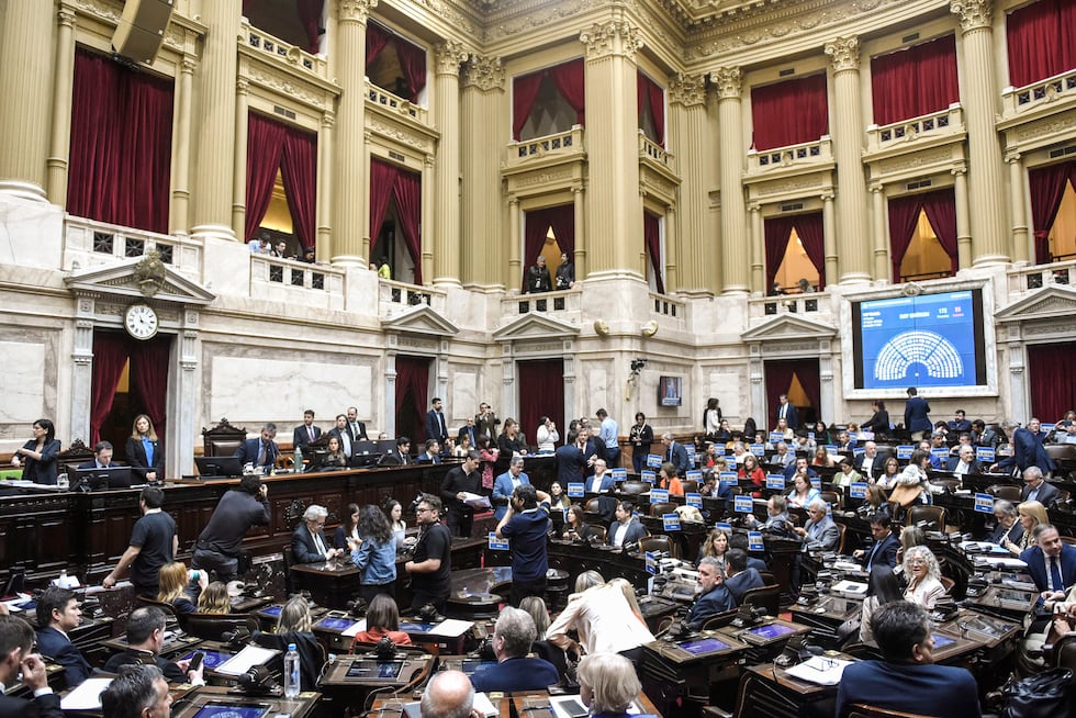La oposición está muy cerca de conseguir los votos para limitar los DNU ...