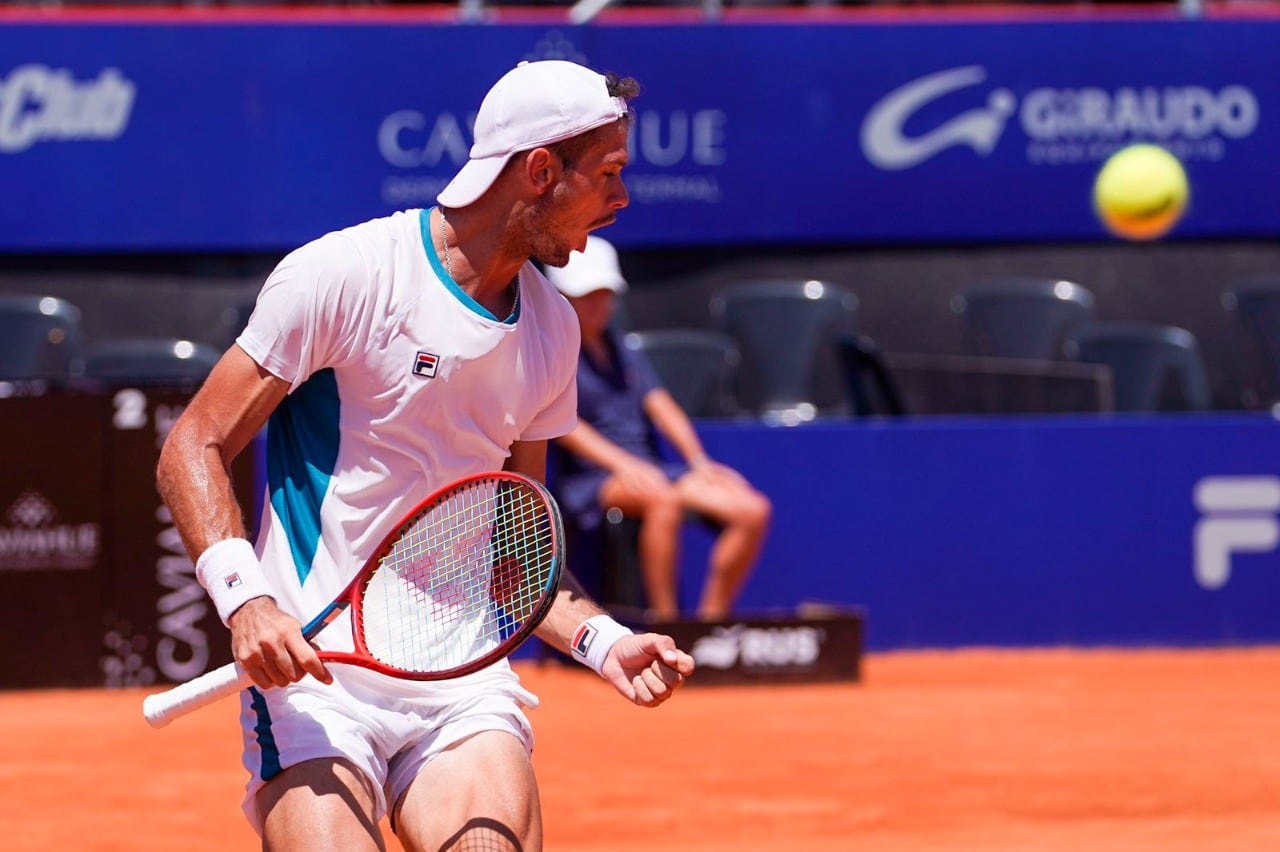 Juan Pablo Ficovich festeja su primer triunfo en un torneo ATP.