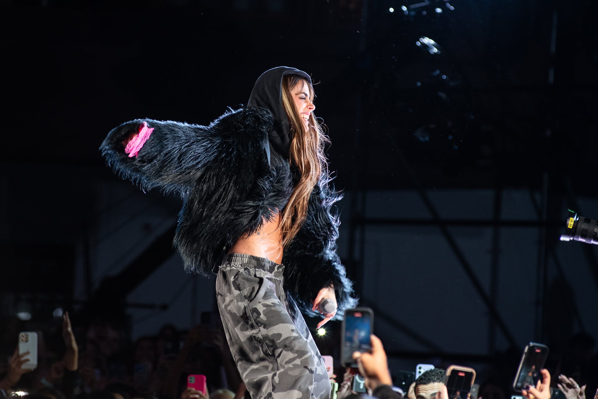 Este jueves, TINI dio un breve recital en la puerta de La Casa Streaming y anunció su evento, con entradas a la venta a partir del lunes