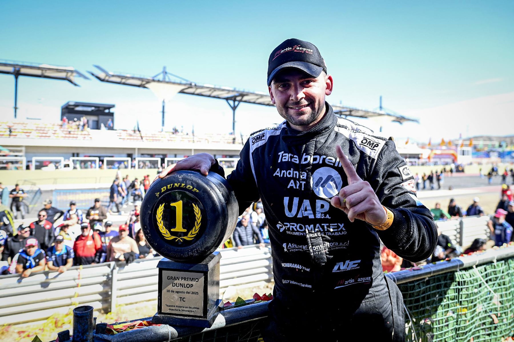 Martín Vázquez festeja el triunfo en el Villicun