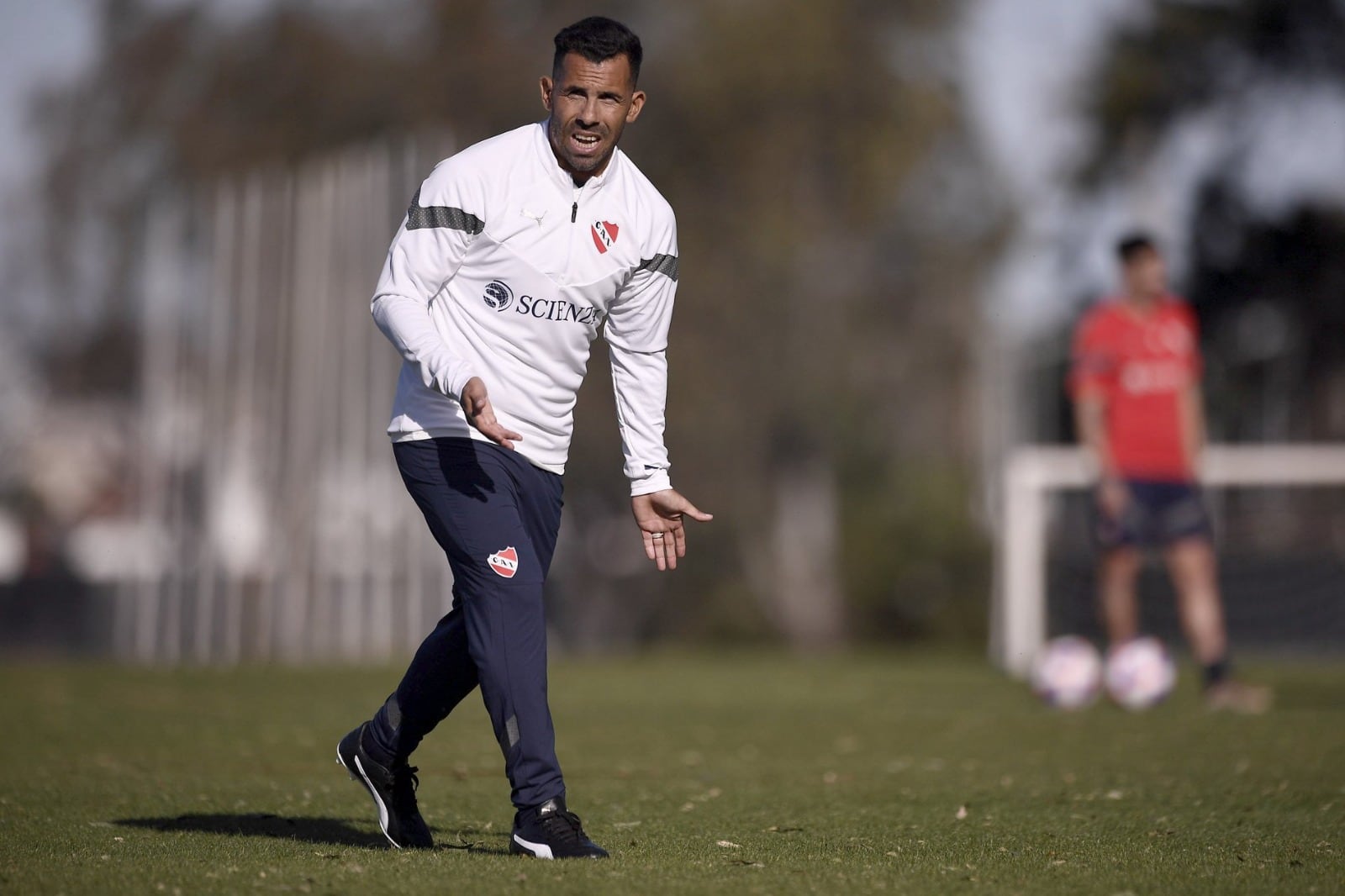 Carlos Tevez, flamante DT de Independiente.