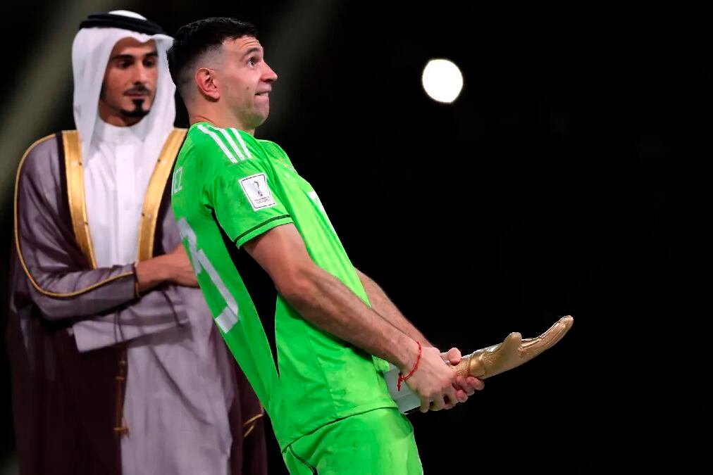 Emiliano Dibu Martínez, arquero de la Selección campeona del mundo y bicampeona de América