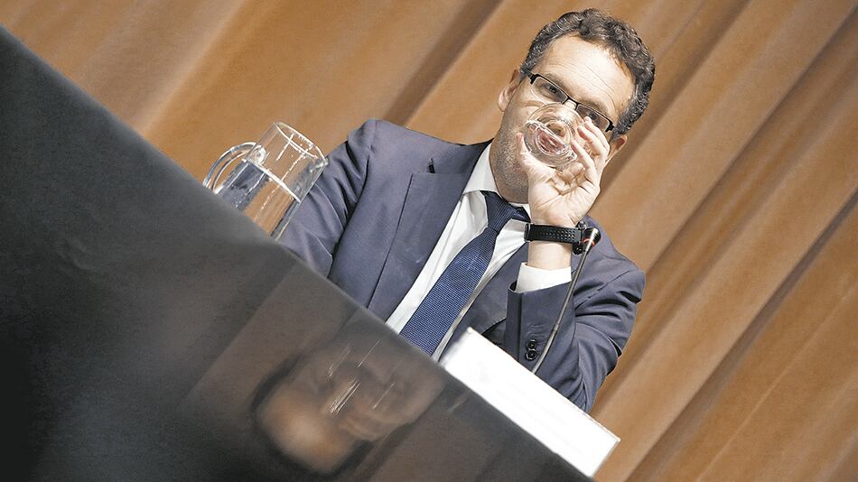 Guido Sandleris tiene como único objetivo frenar el dólar, pero no lo está logrando.