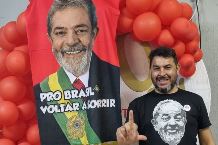 Marcelo Arruda festejando su cumpleaños este sábado. Foto compartida en la cuenta de Twitter de la diputada del PT Gleisi Hoffmann