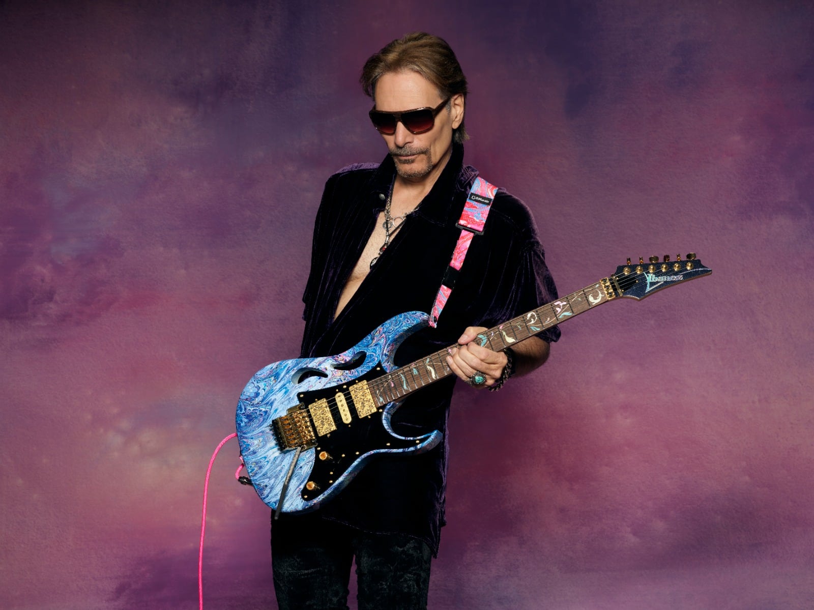 Steve Vai, un guitarrista virtuoso que en los comienzos de su carrera tocó con Frank Zappa. 