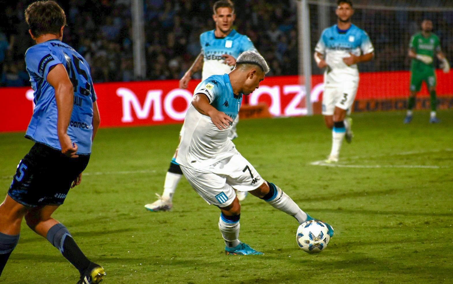 Zurdazo de Maxi Salas y primer gol de Racing en Córdoba