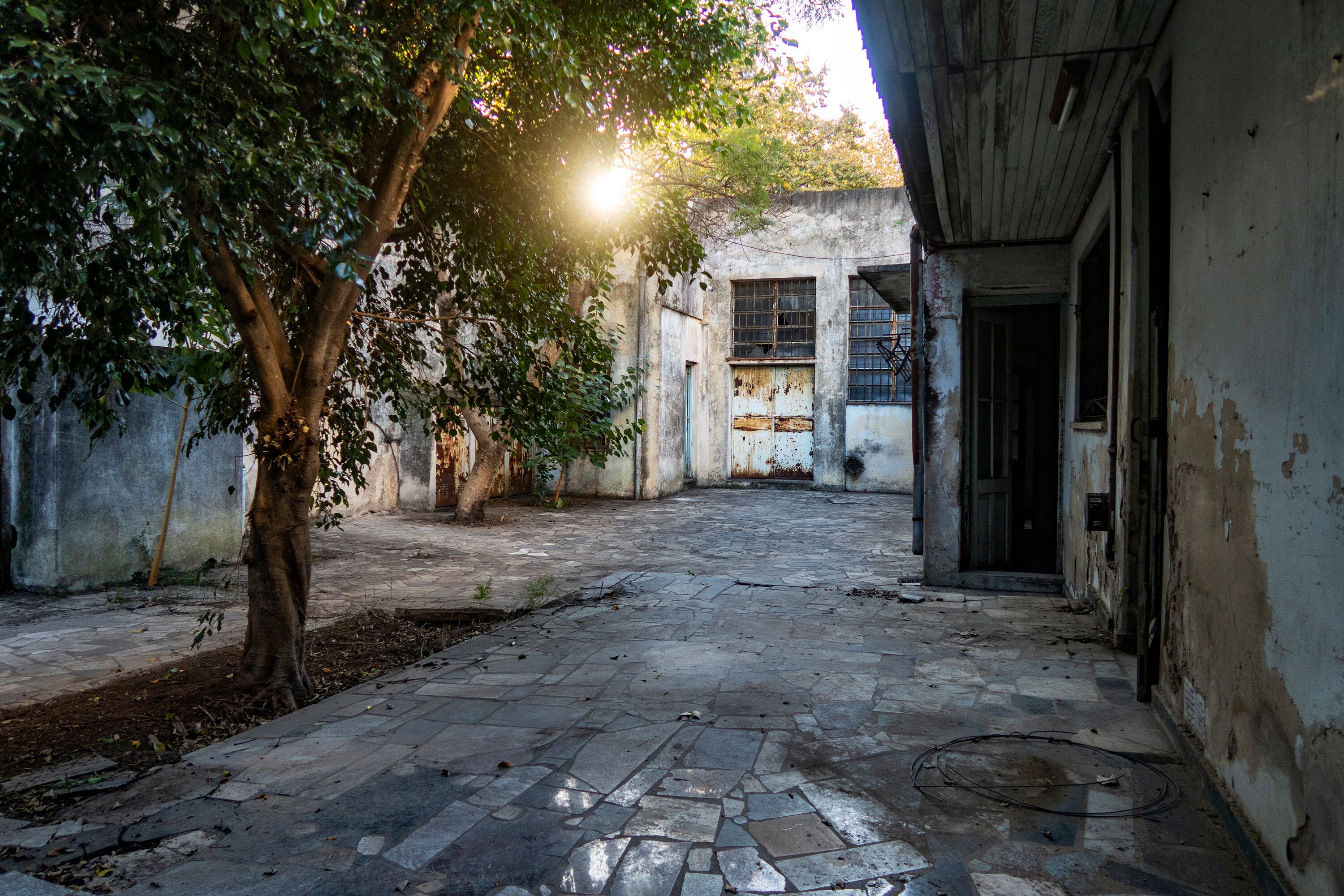 La casa donde nació María Elena Walsh queda ubicada en la calle Tres de Febrero 547, en Villa Sarmiento, partido de Morón.