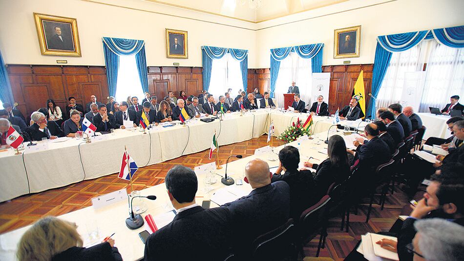 Trece países de América latina se reúnen entre ayer y hoy en Quito.