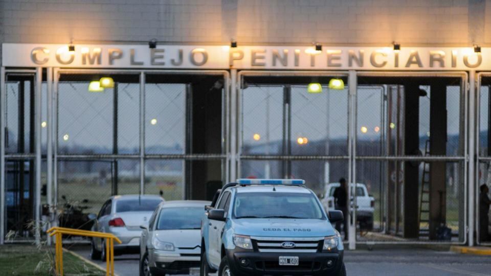 Entrada de la Cárcel de Ezeiza, donde se cablearon las celdas de empresarios y ex funionarios.
