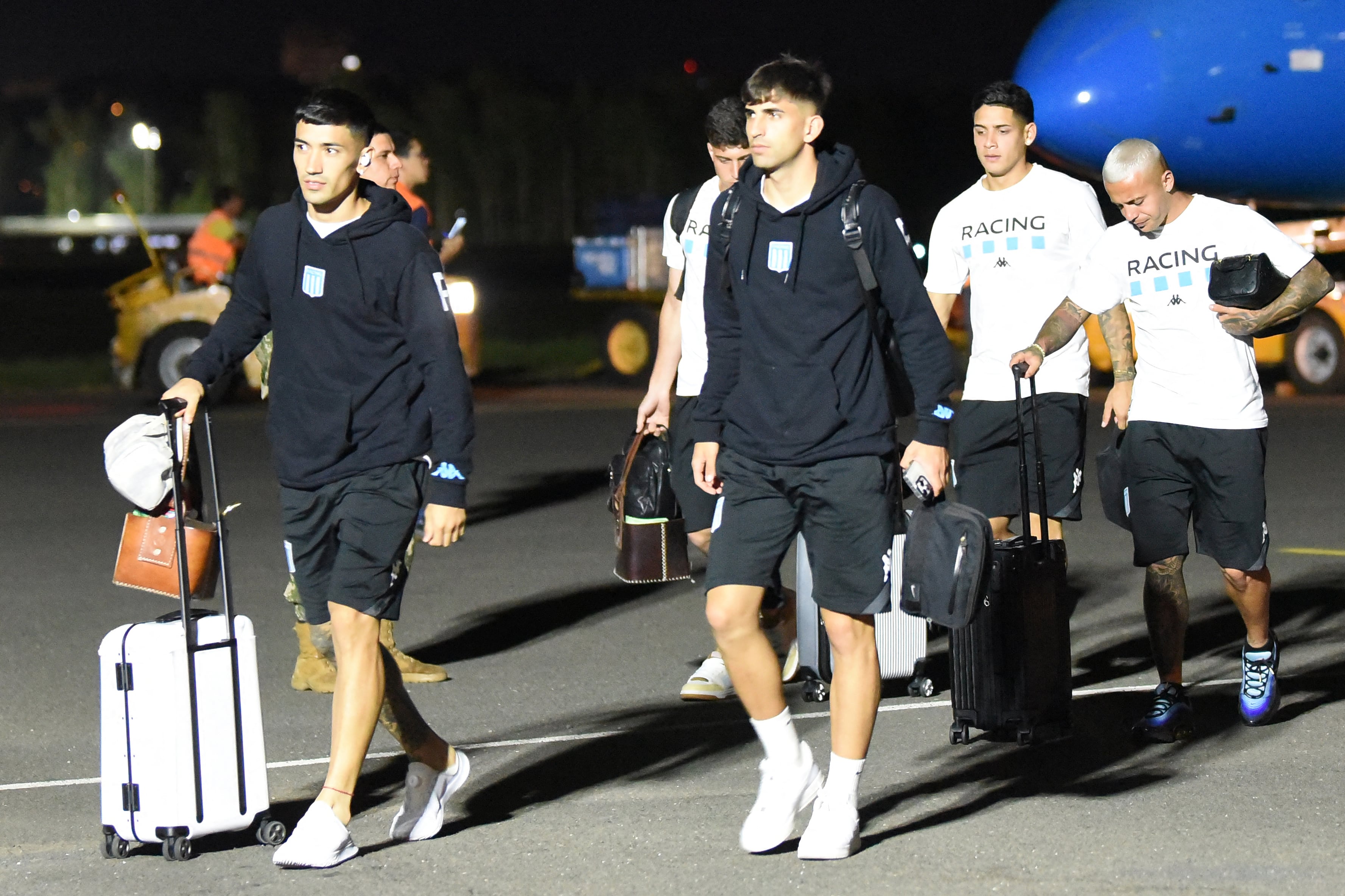 El plantel de Racing ya está en Asunción desde la noche del miércoles