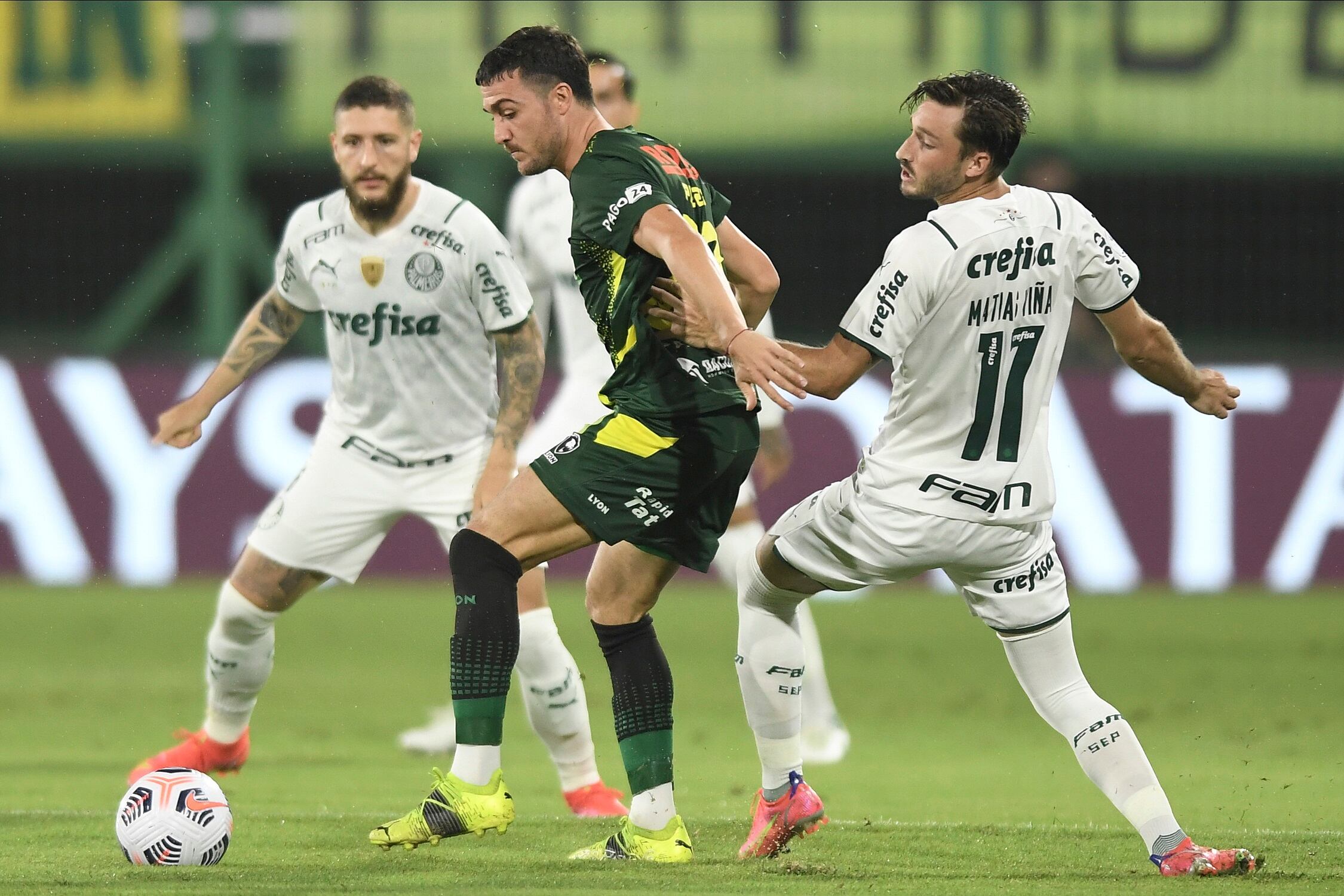 Defensa hizo un gran partido ante Palmeiras pero no pudo sacar un buen resultado.