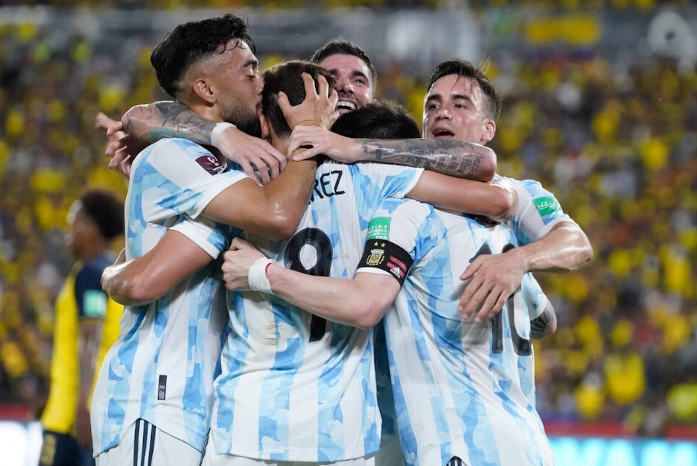 Todo lo que significan los abrazos durante el festejo popular.