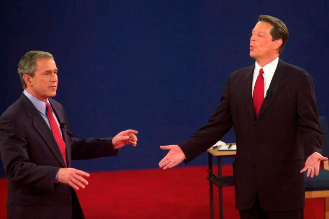 Bush y Gore debaten en la campaña del 2000.