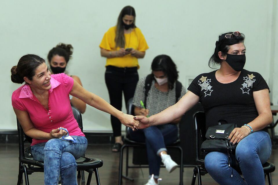 Las ingresantes estuvieron emocionadas durante el acto con el rector