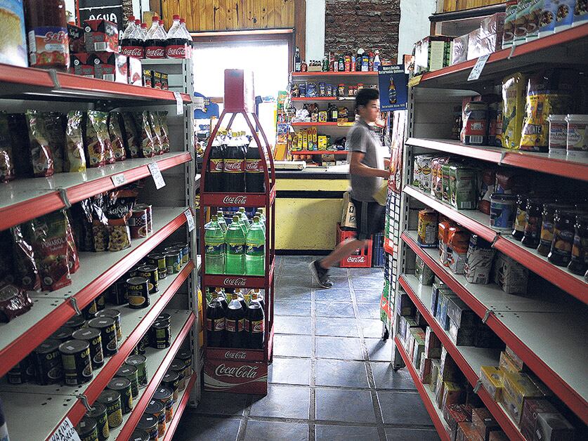 Ofertas en góndolas pero sin demanda. El menor consumo sería un factor clave de la recesión.