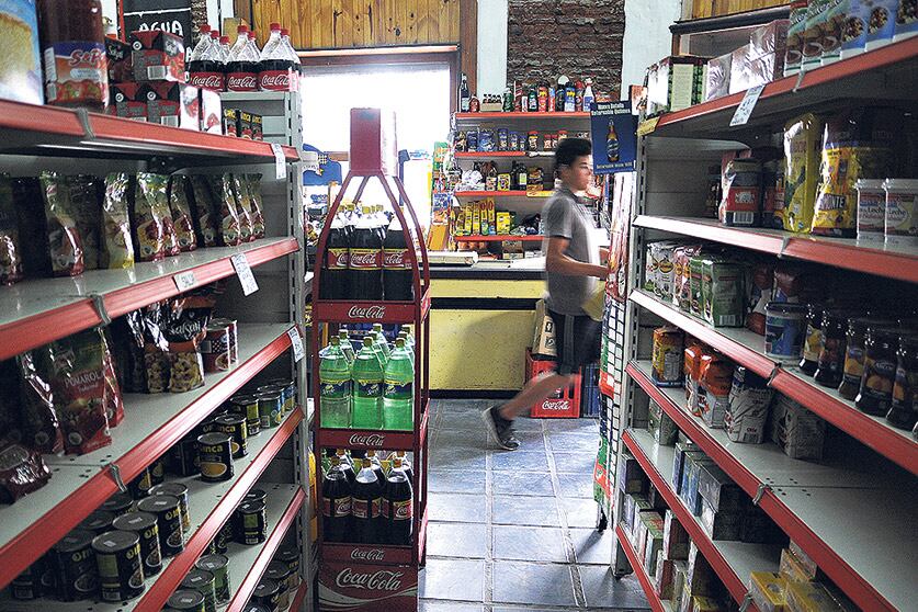 Ofertas en góndolas pero sin demanda. El menor consumo sería un factor clave de la recesión.