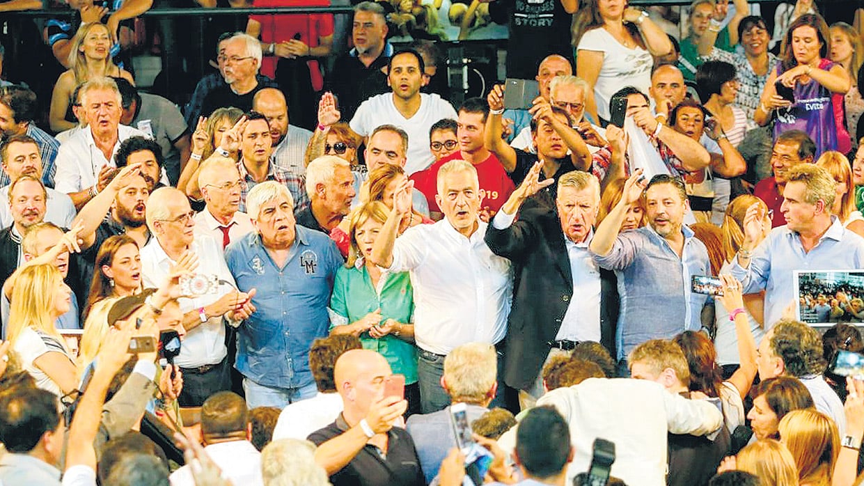 Rodríguez Saá, Rossi, Moyano, José Luis Gioja, Yasky, entre otros, coparon el estado Arena en San Luis.