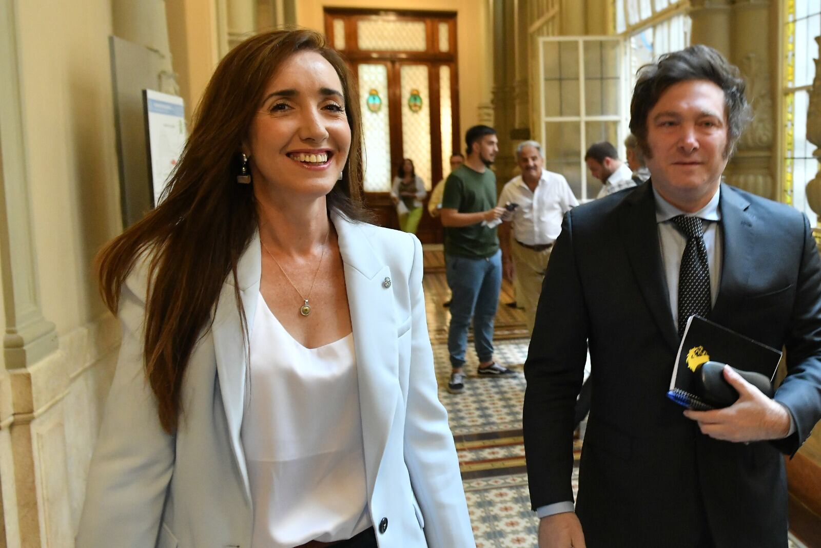 Victoria Villarruel, contacto del genocida Miguel Etchecolatz , junto a Javier Milei.