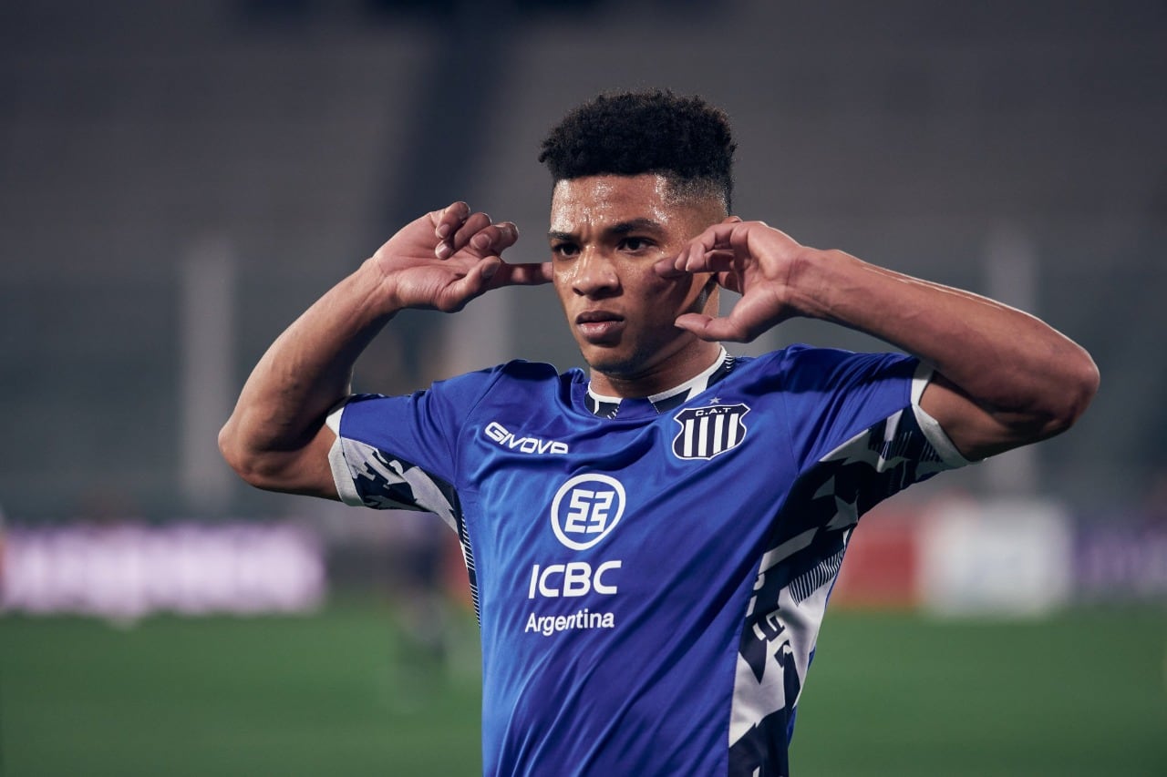 El particular festejo del colombiano Valoyes para el triunfo de la T