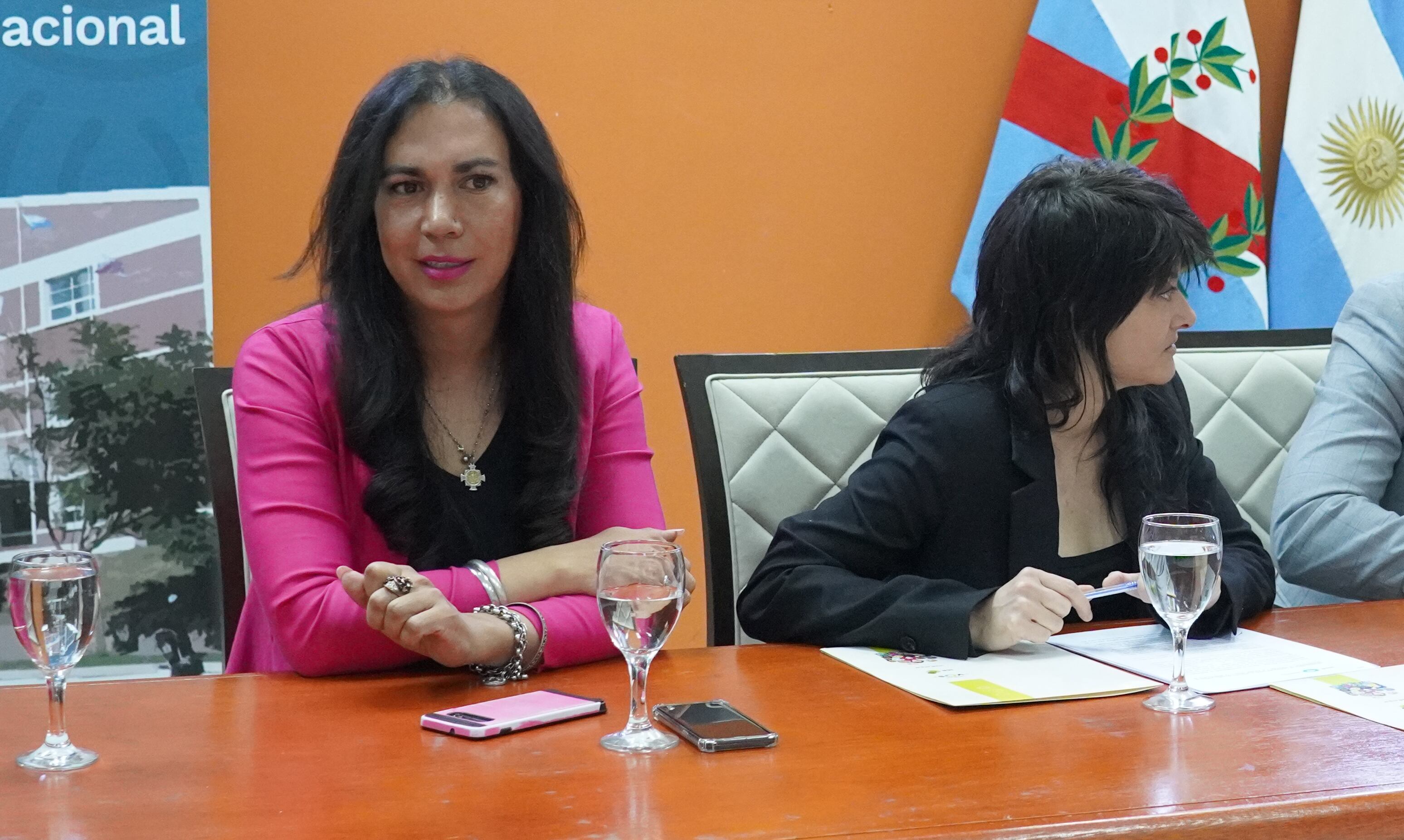 Alexandra Lobos y Greta Pena.