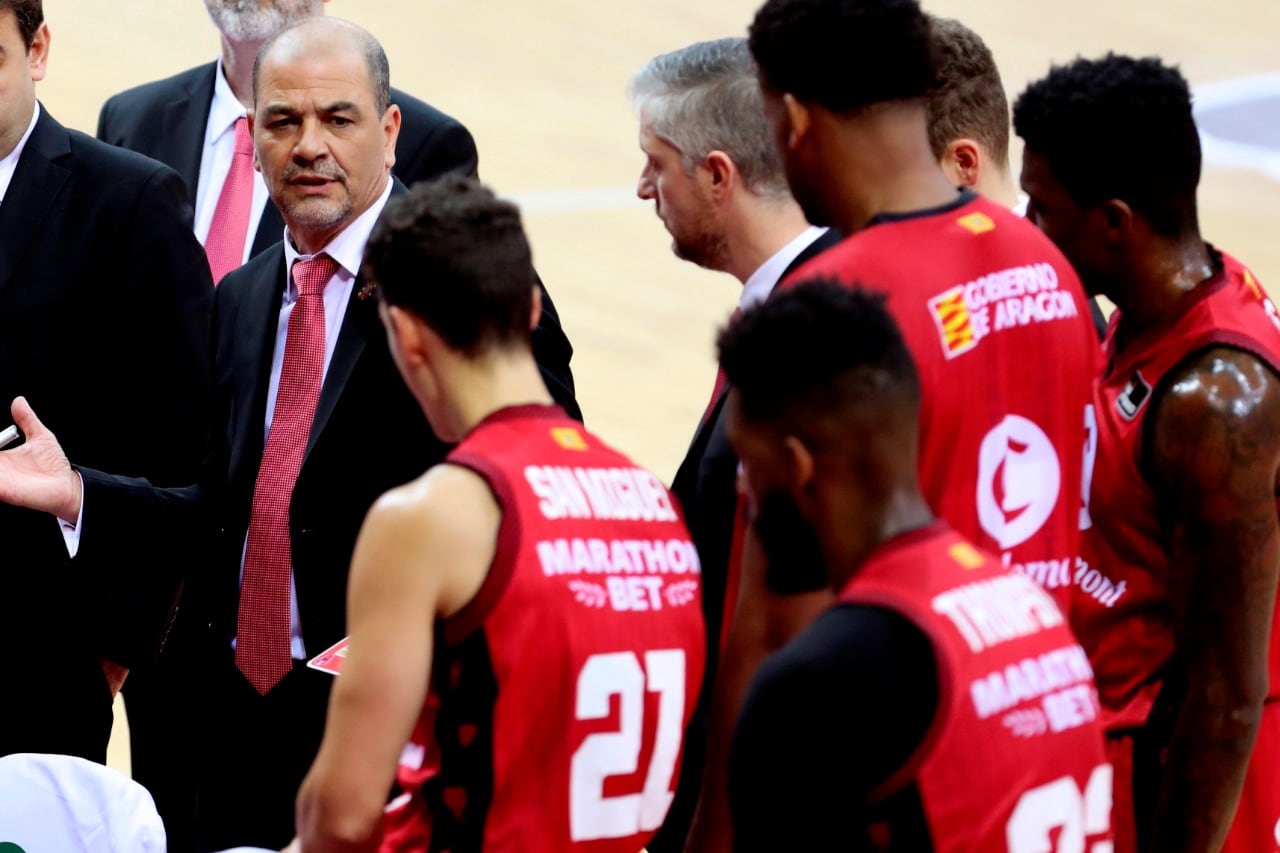 Sergio "Oveja" Hernández debutó con una ajustada derrota en España.