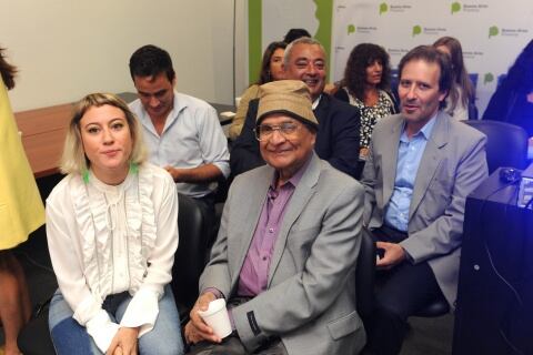 Amit Goswami en su charla con los funcionarios bonaerenses.