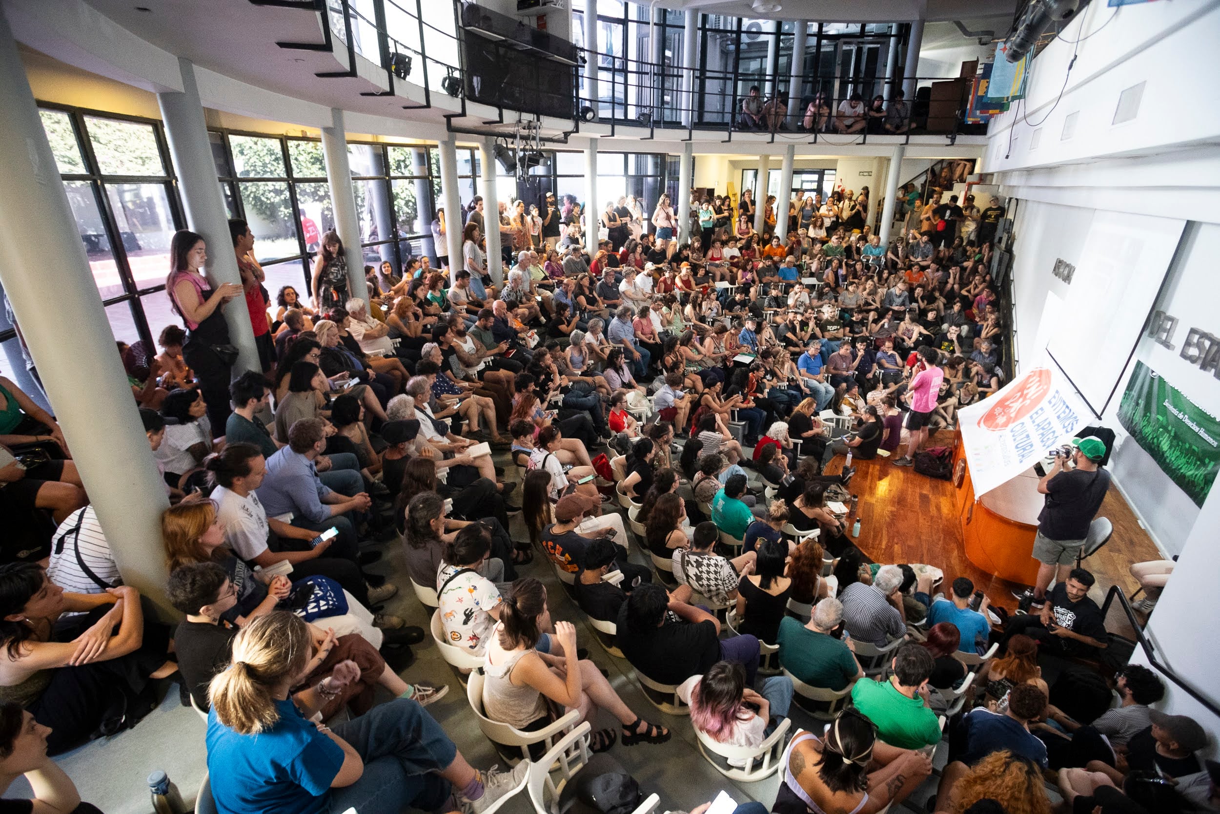 Una asamblea federal votó el plan de lucha.