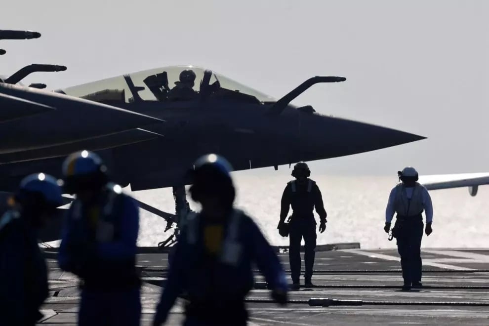 Aviones de combate franceses Rafale a bordo del portaaviones francés Charles de Gaulle, en el Mar Rojo, a 19 de diciembre de 2022