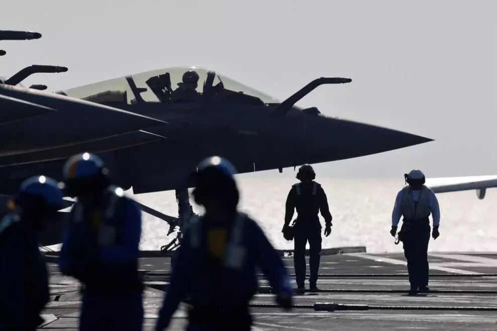 Aviones de combate franceses Rafale a bordo del portaaviones francés Charles de Gaulle, en el Mar Rojo, a 19 de diciembre de 2022