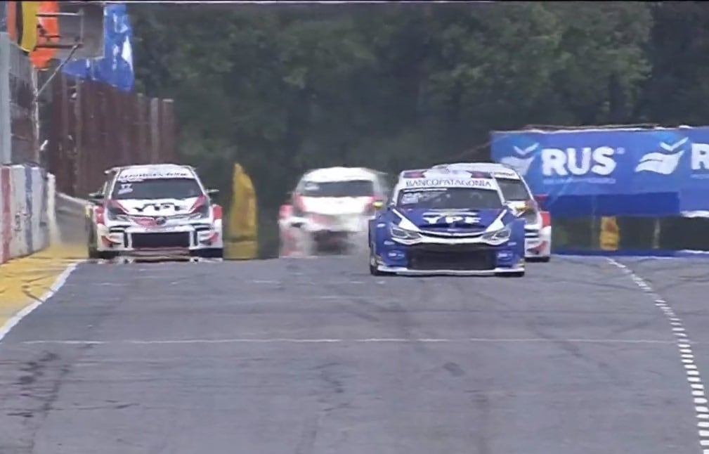 Canapino dominó de punta a punta y Rossi lo controló desde el tercer puesto.