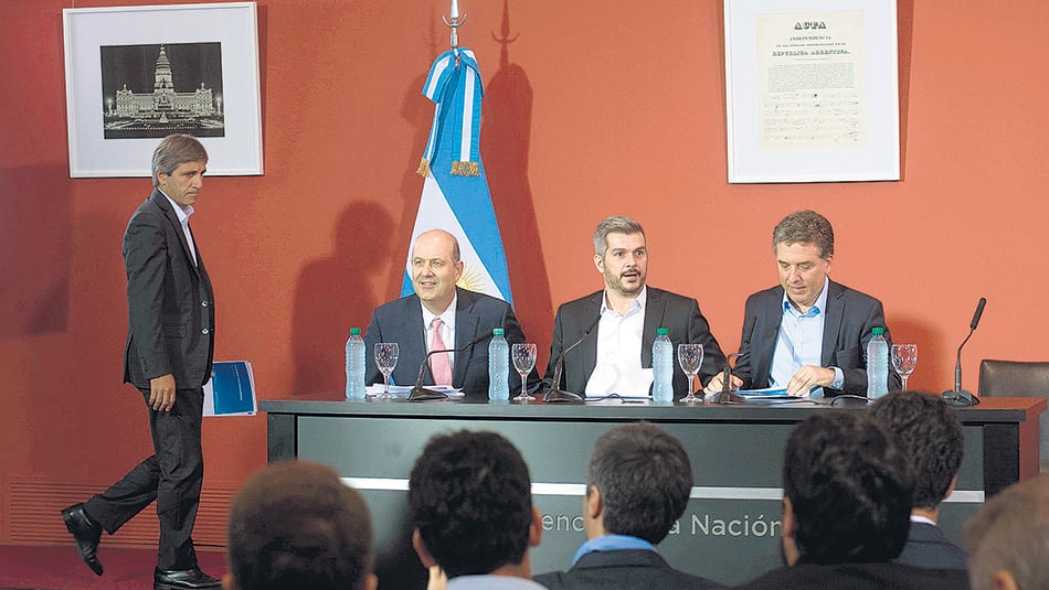 El ministro de Finanzas, Luis Caputo; el titular del BCRA, Federico Sturzenegger; el jefe de Gabinete, Marcos Peña, y el ministro de Hacienda, Nicolás Dujovne.