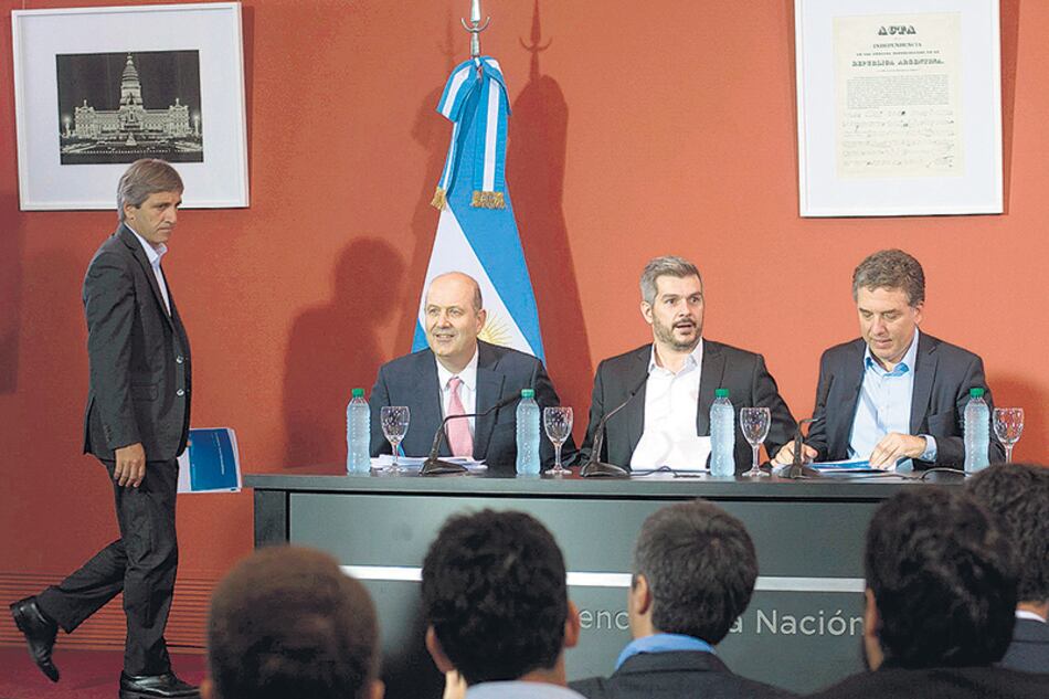 El ministro de Finanzas, Luis Caputo; el titular del BCRA, Federico Sturzenegger; el jefe de Gabinete, Marcos Peña, y el ministro de Hacienda, Nicolás Dujovne.