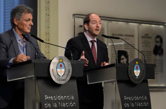 "Estamos convencidos en que esta medida va a redundar en una reducción de los precios", se esperanzó Miguel Braun, secretario de Comercio.
