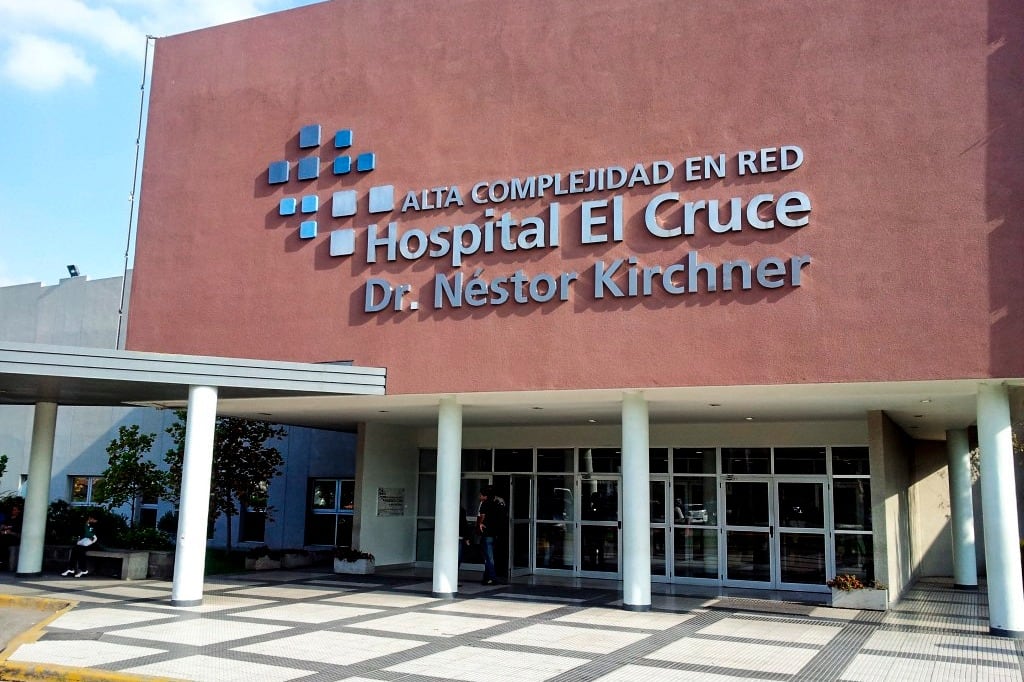 El nene está internado en el Hospital El Cruce de Lanús y su estado es de suma gravedad.