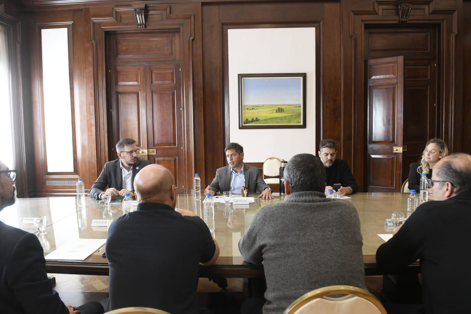 Cuattromo, Kicillof y Bianco junto a intendentes durante la firma de convenios en abril. 