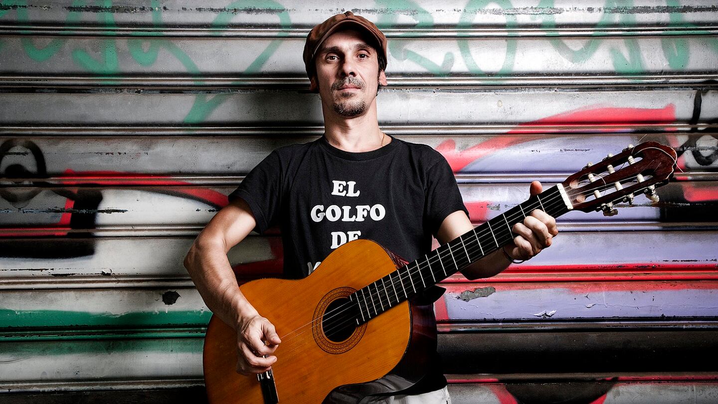 Manu Chao publicó un álbum de remixes de su célebre Clandestino, en equipo con la leyenda caribeña Calypso Rose.