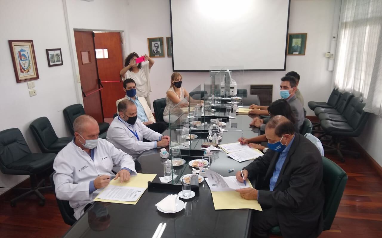 La firma del acuerdo entre el San Bernardo y la UNSa.