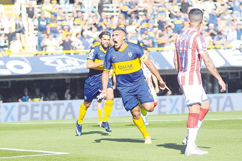 Ramón Abila festeja el primer gol de Boca.