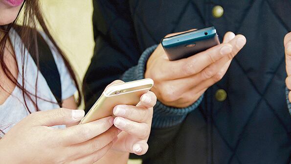 Los celulares, su portabilidad e inmediatez son las herramientas básicas e indispensables en los nuevos vínculos.