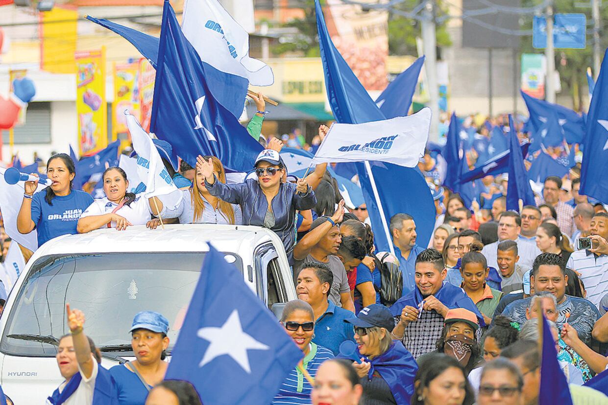 Simpatizantes de Nasralla salieron a defender en la calle la victoria de su candidato.
