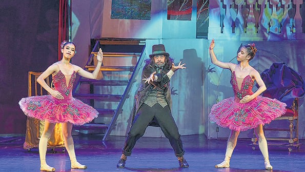 El ballet original fue estrenado en París en 1870, con música de Léo Delibes, basado en una obra de E. T. A. Hoffmann, El hombre de arena.